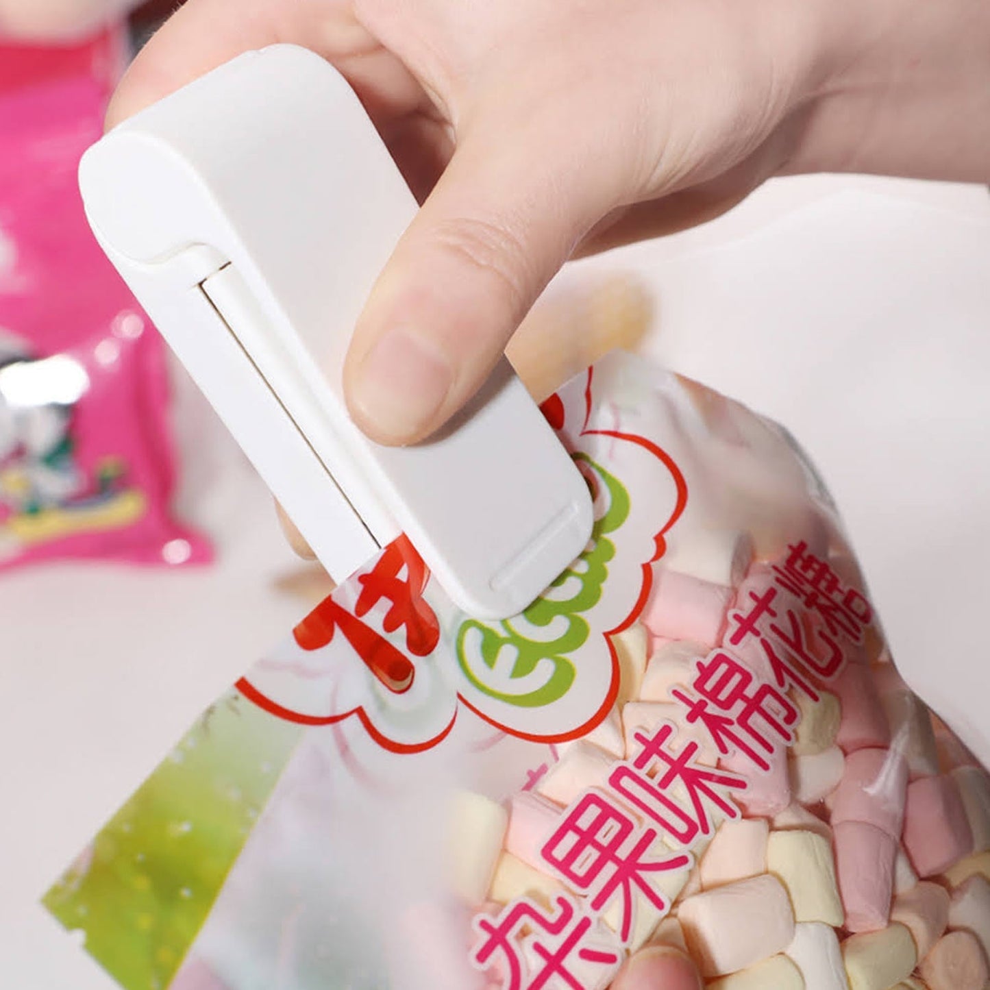 Portable Mini Handheld Heat Sealing Machine for Plastic Bags – Battery Operated (2 AA, Not Included)