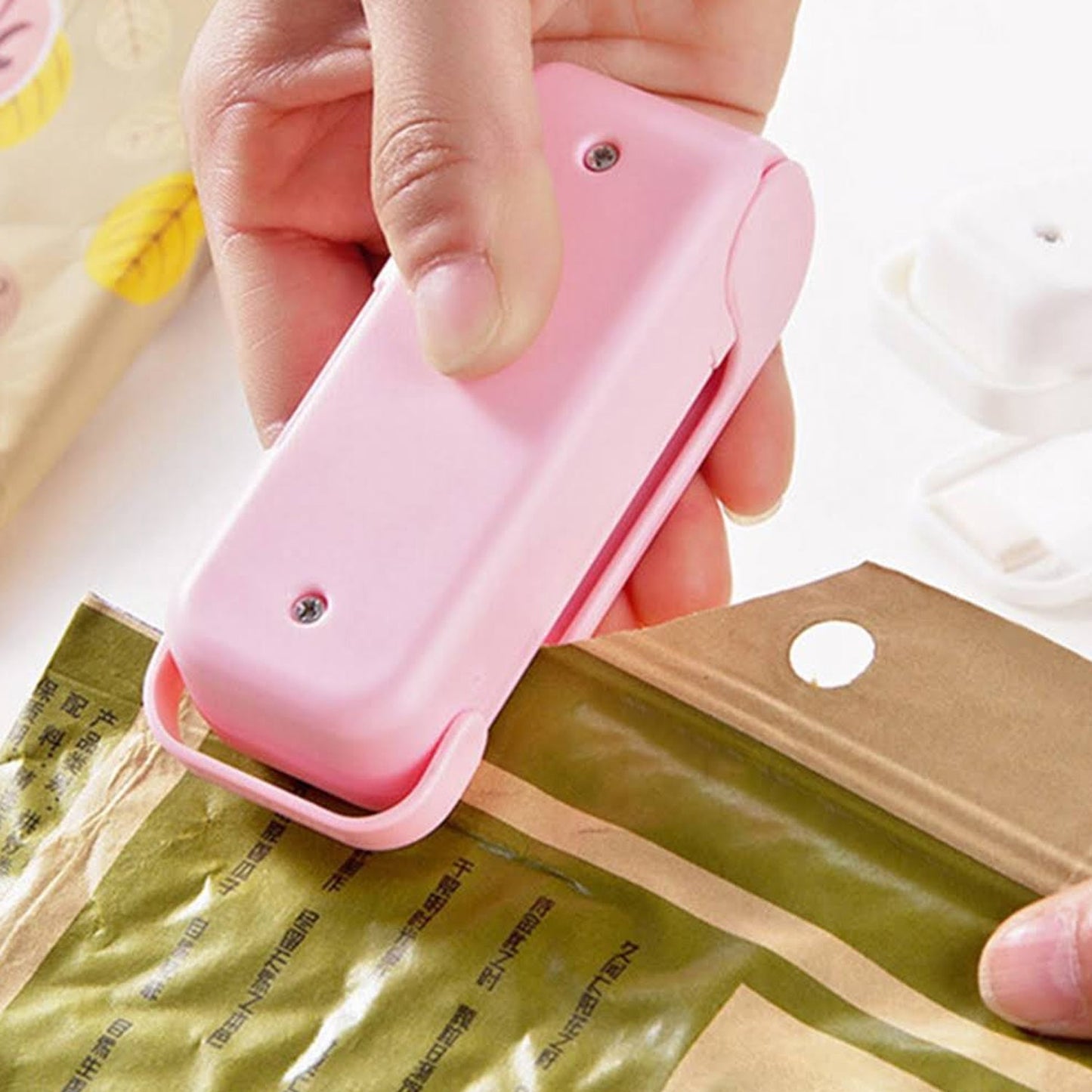 Portable Mini Handheld Heat Sealing Machine for Plastic Bags – Battery Operated (2 AA, Not Included)