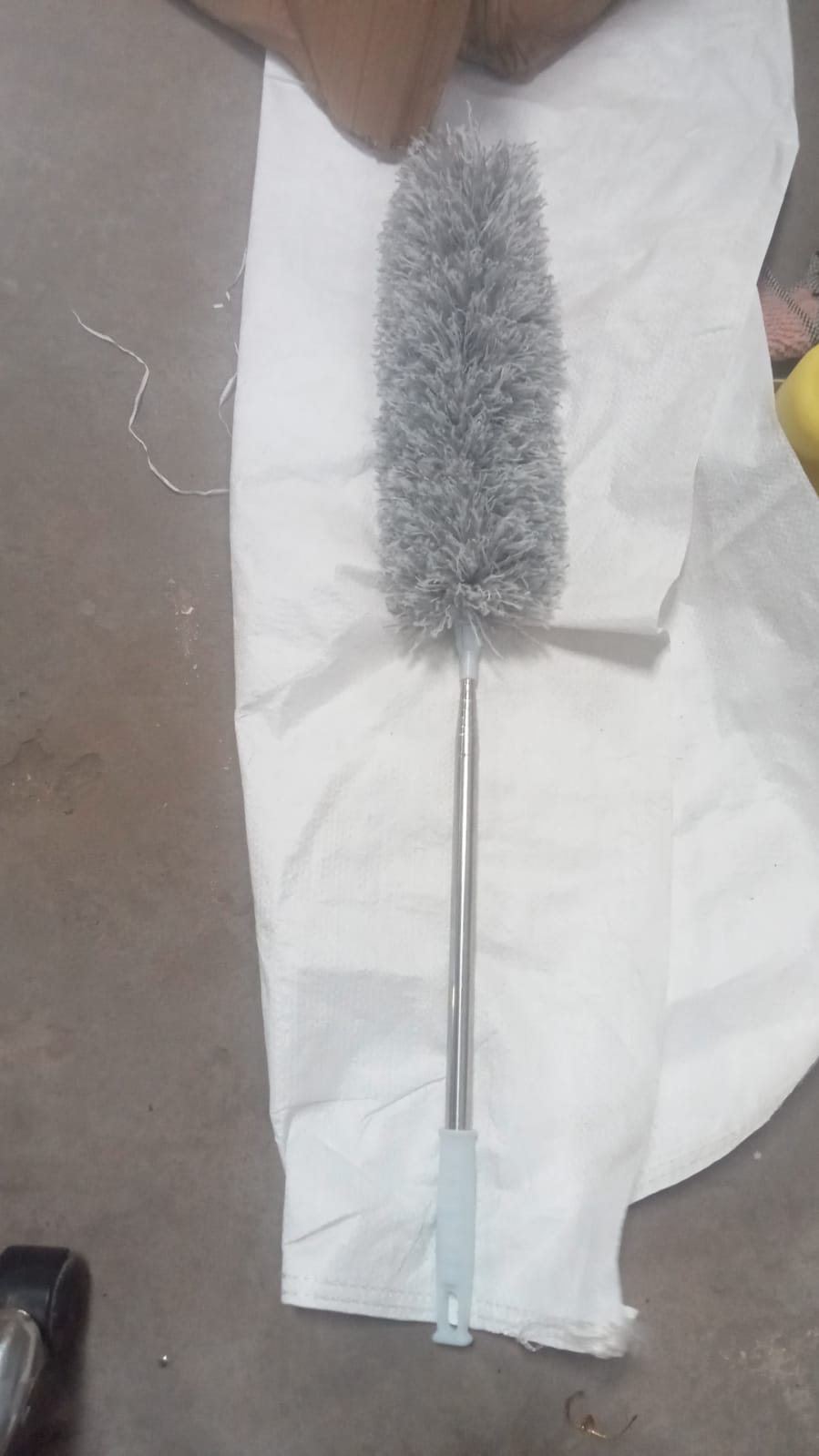 Extendable Microfiber Duster – 100" Telescoping Cleaning Tool