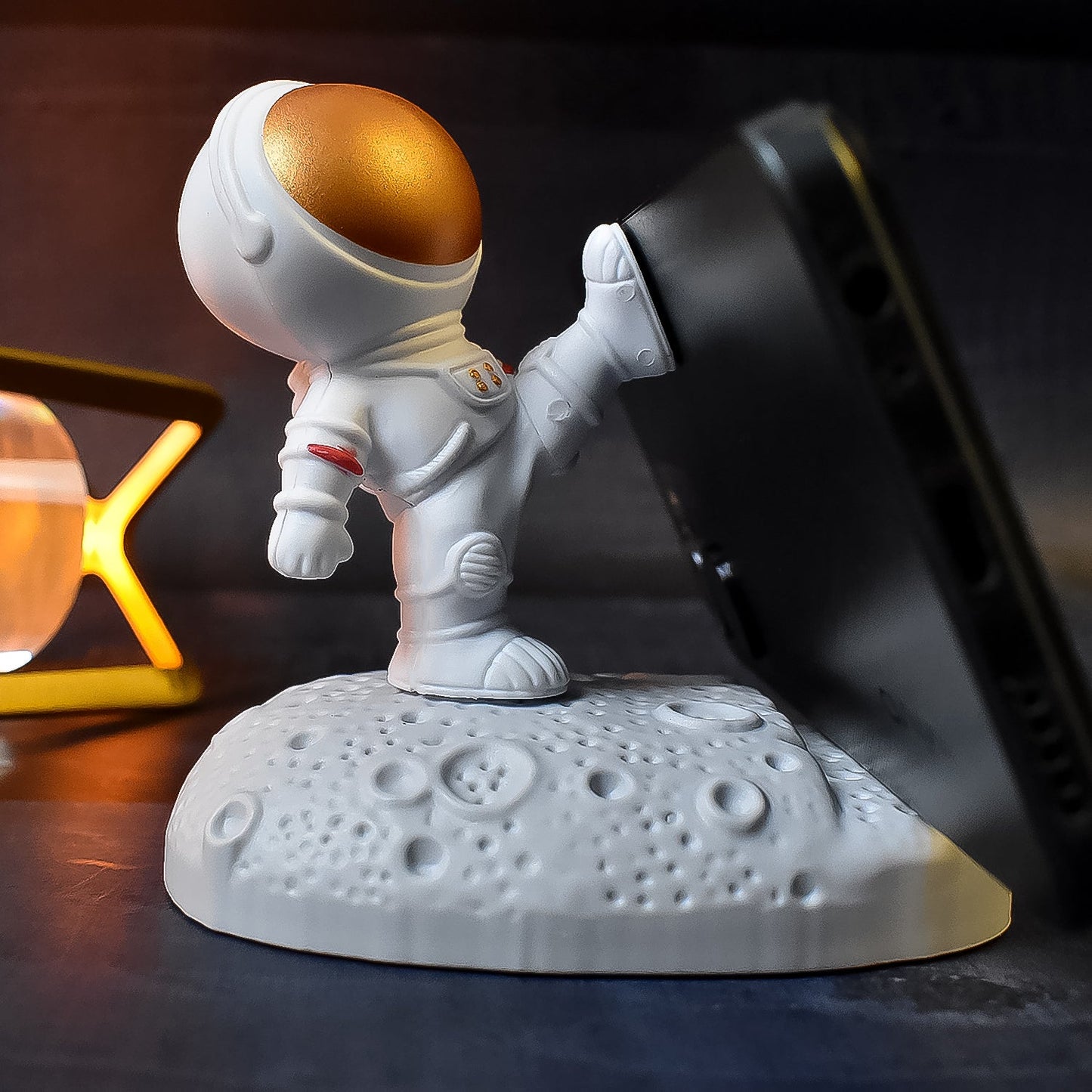Astronaut Mobile Holder | 3D Resin Phone Stand for Desk & Car (1 Pc)