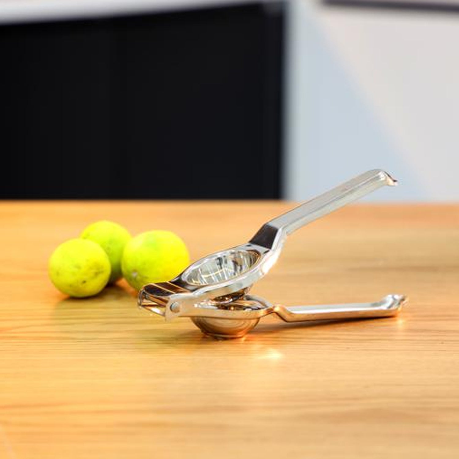 Stainless Steel Lemon Squeezer – Effortless & Efficient Juice Extraction