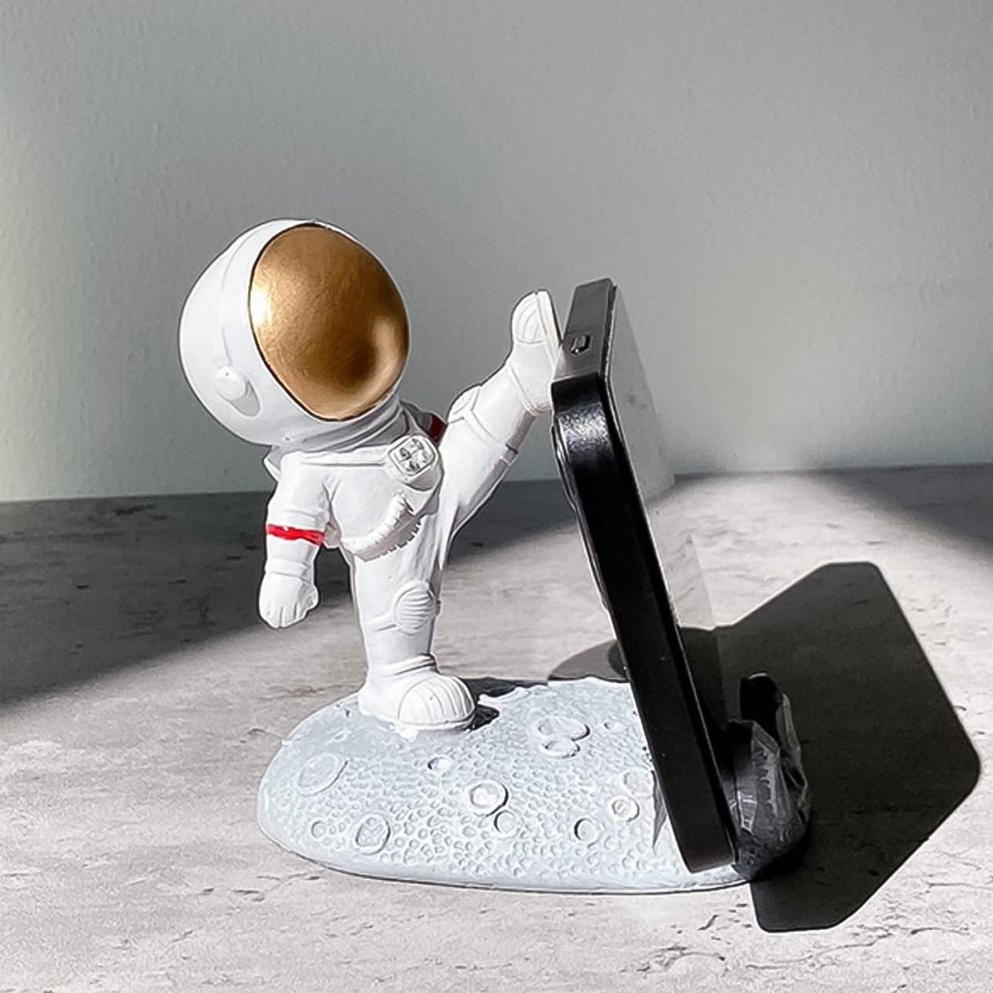 Astronaut Mobile Holder | 3D Resin Phone Stand for Desk & Car (1 Pc)
