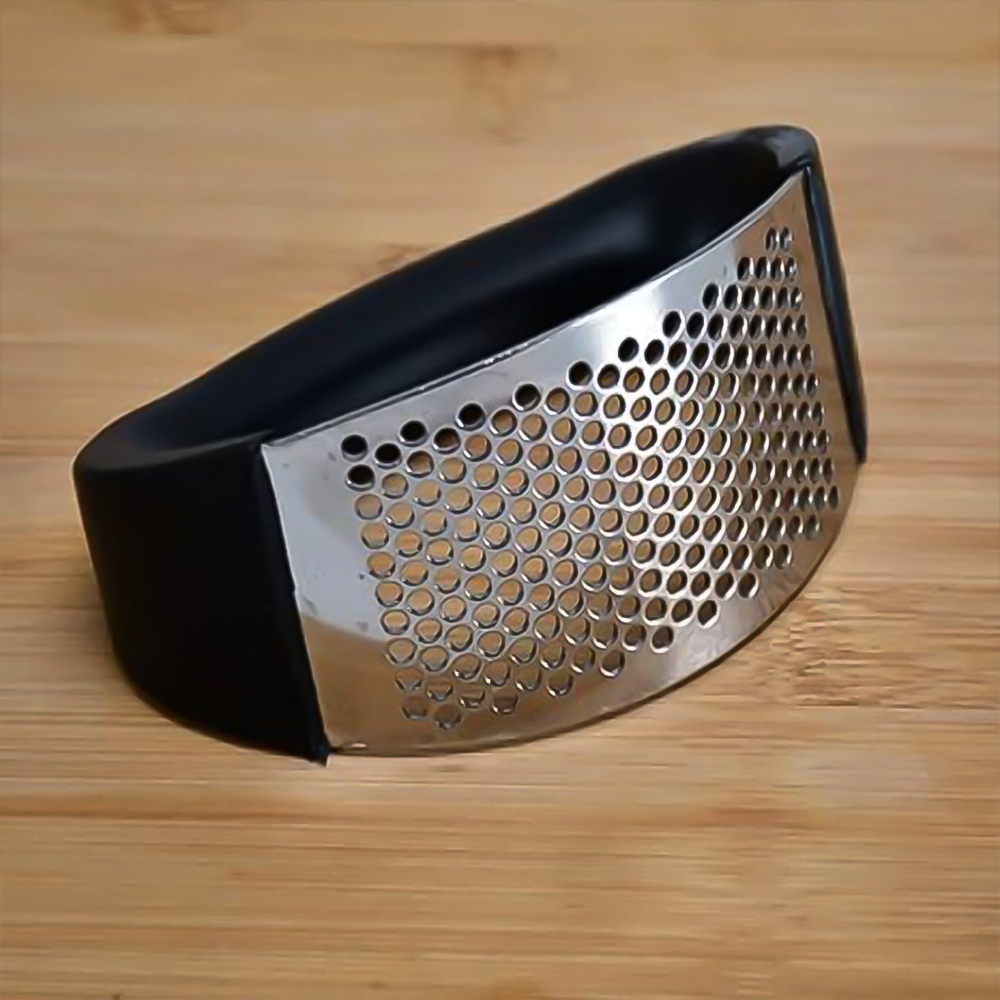 Manual Portable Garlic Crusher – Stainless Steel Garlic Press & Mincer (1 Pc)
