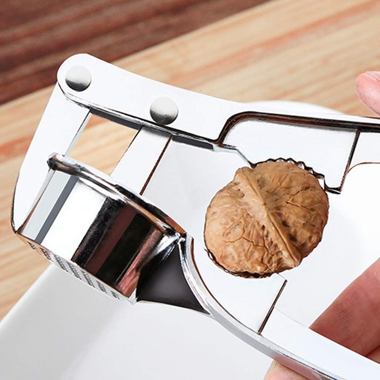 2-in-1 Premium Garlic Press & Walnut Cracker – Heavy-Duty Alloy Masher (1 Pc)